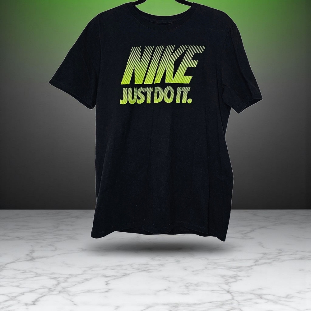 Nike - Medium - Short Sleeve T-Shirt - Picture 2 of 5
